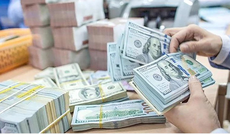 Giá đôla chợ đen lập kỷ lục mới 